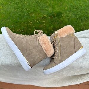 CBG sneaker booties with fur gently used stylish. As is beautiful sneaker.